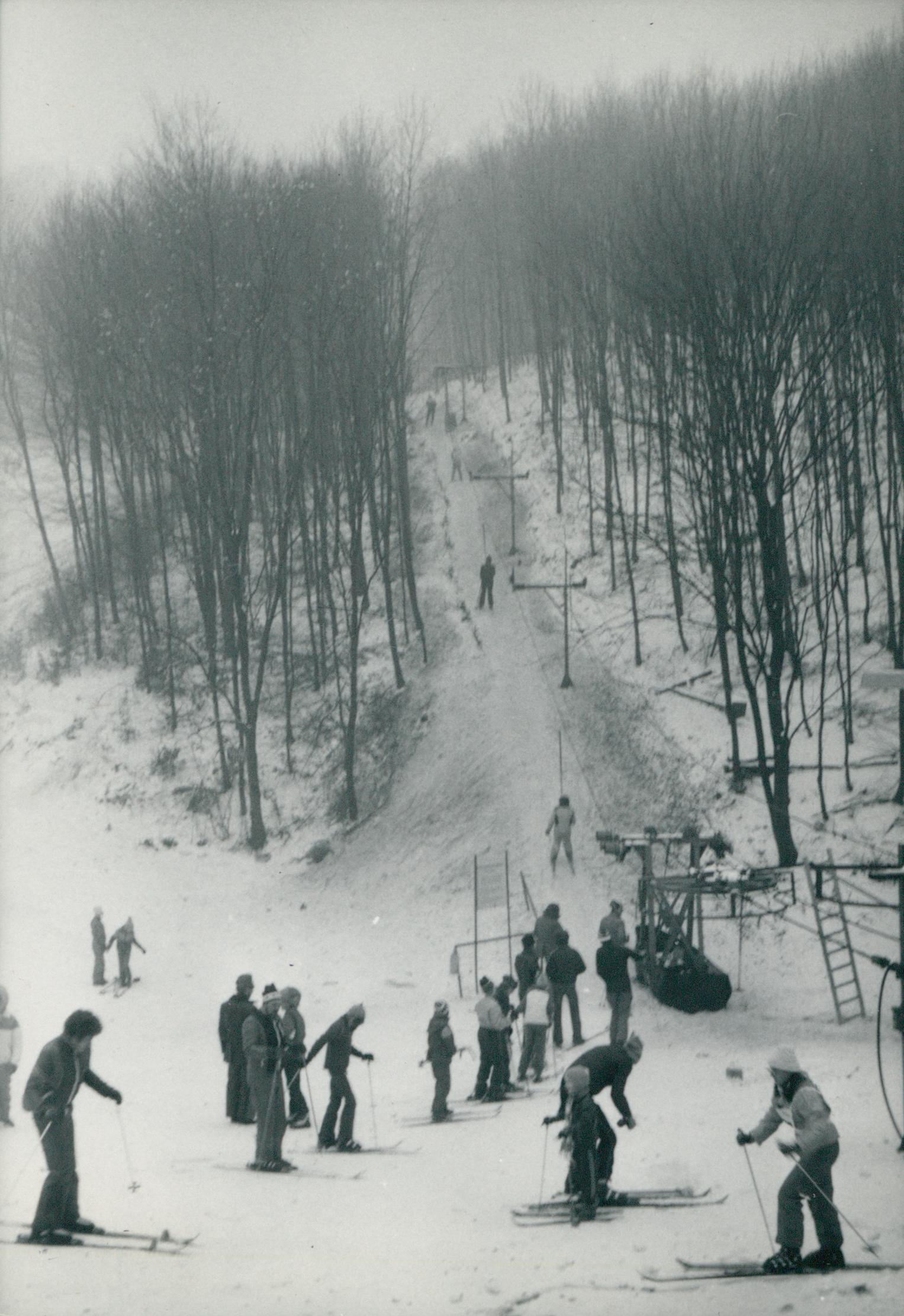 Sítalpon a Mikulás-túrán - Dokumentációs Központ/Fotótár/FTV gyűjtemény
