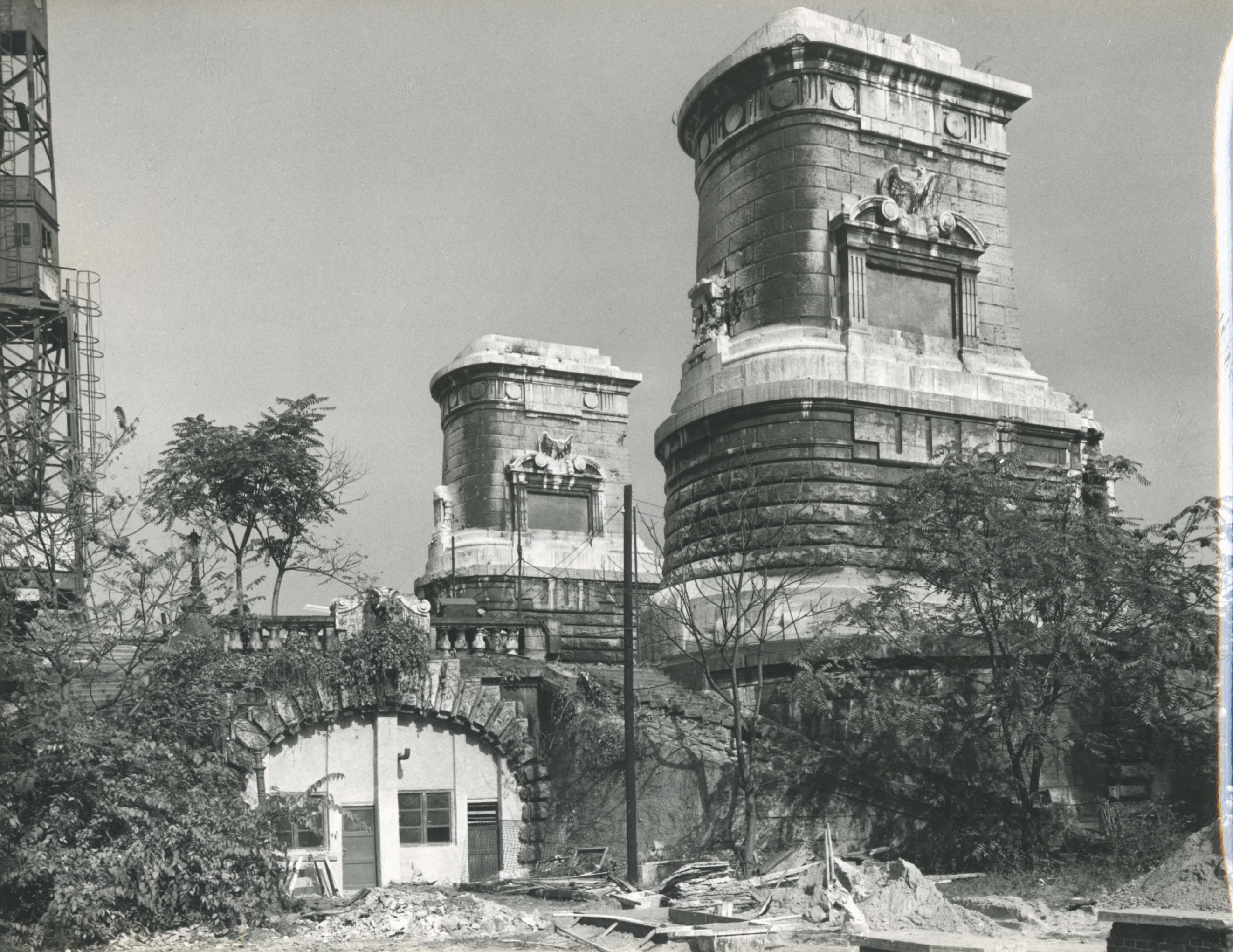 A felrobbantott Erzsébet híd budai hídfője - Dokumentációs Központ/Fotótár/UVATERV gyűjtemény