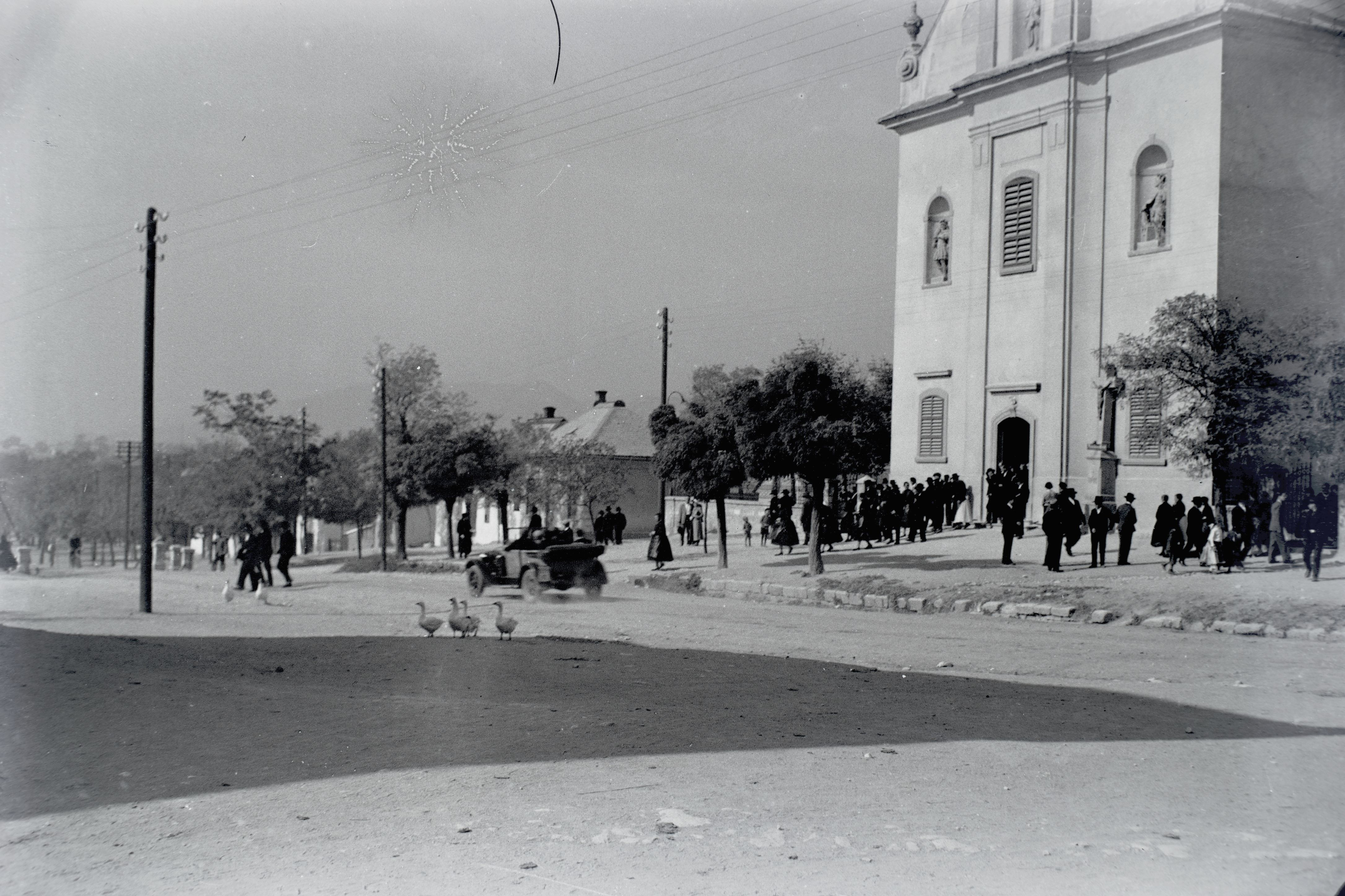 Templom tér, Nepomuki Szent János-templom (1926) - Fortepan/Sütő János