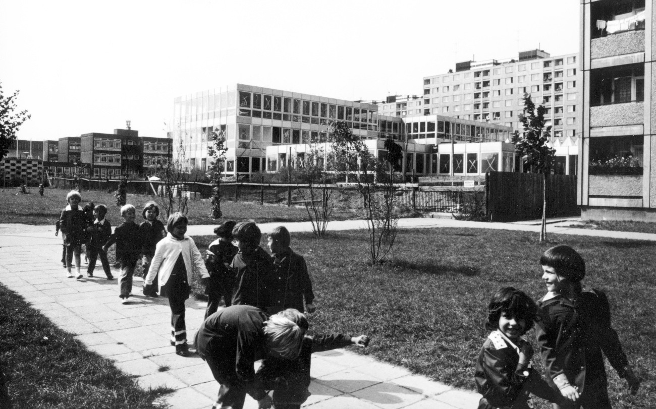 Kavicsos köz 2., Nyomdaipari és Pamutipari Szakmunkásképző (később Al Wahda arab iskola) - Fortepan / Középületépítő Vállalat - Kreszán Albert–Koczka András–Kemecsei József / Bordács Ferenc